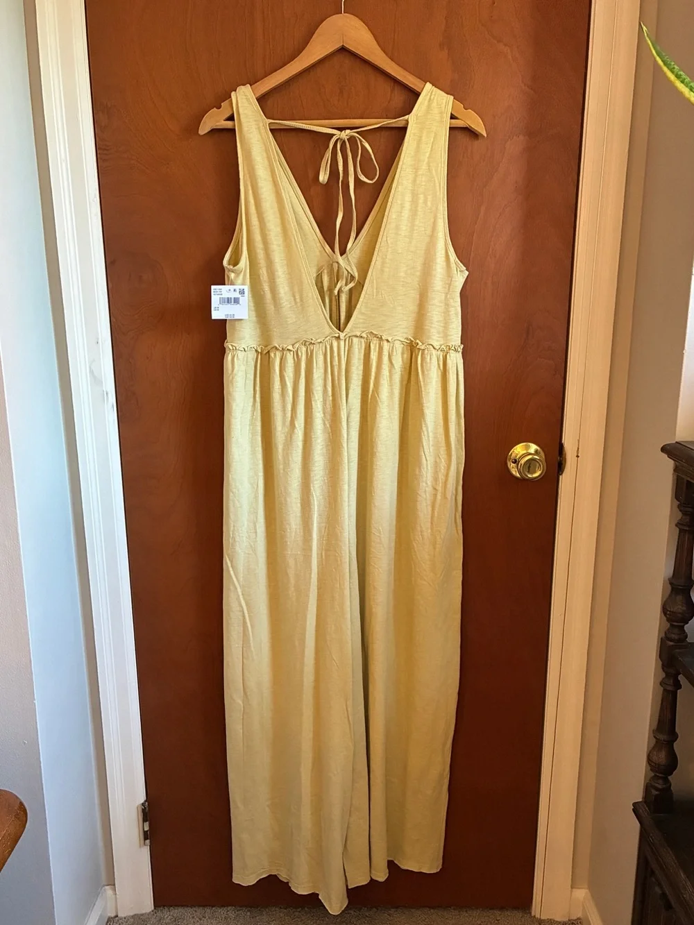 American Eagle Outfitters Yellow V-Neck Sleeveless Jumpsuit - Picture 3 of 4